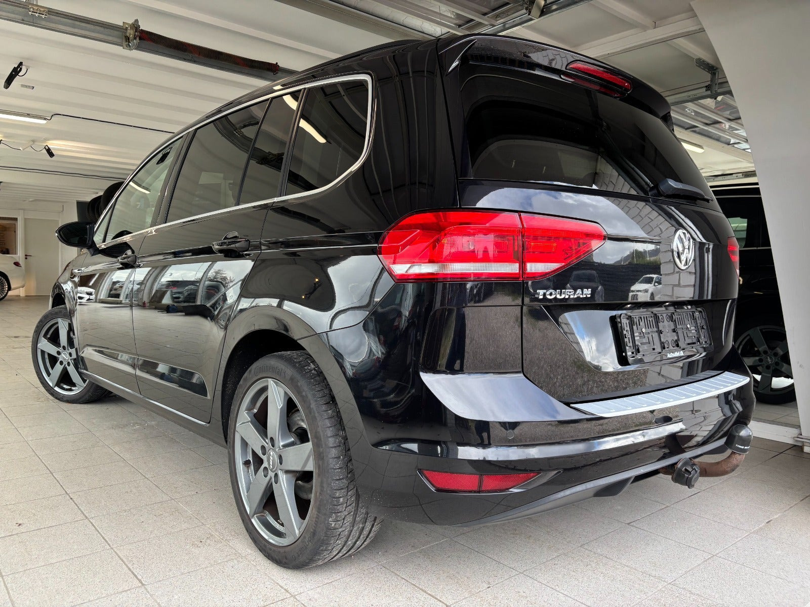 Sort VW Touran fra 2019