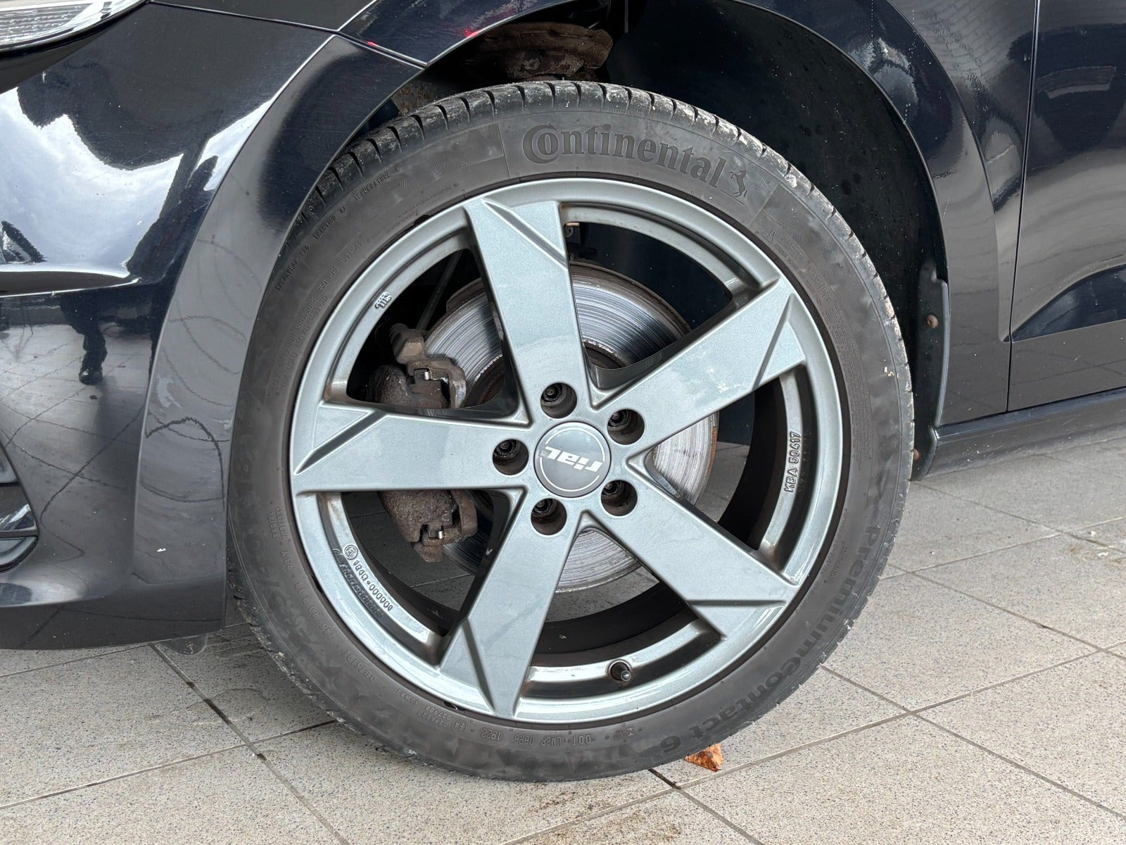 Sort VW Touran fra 2019