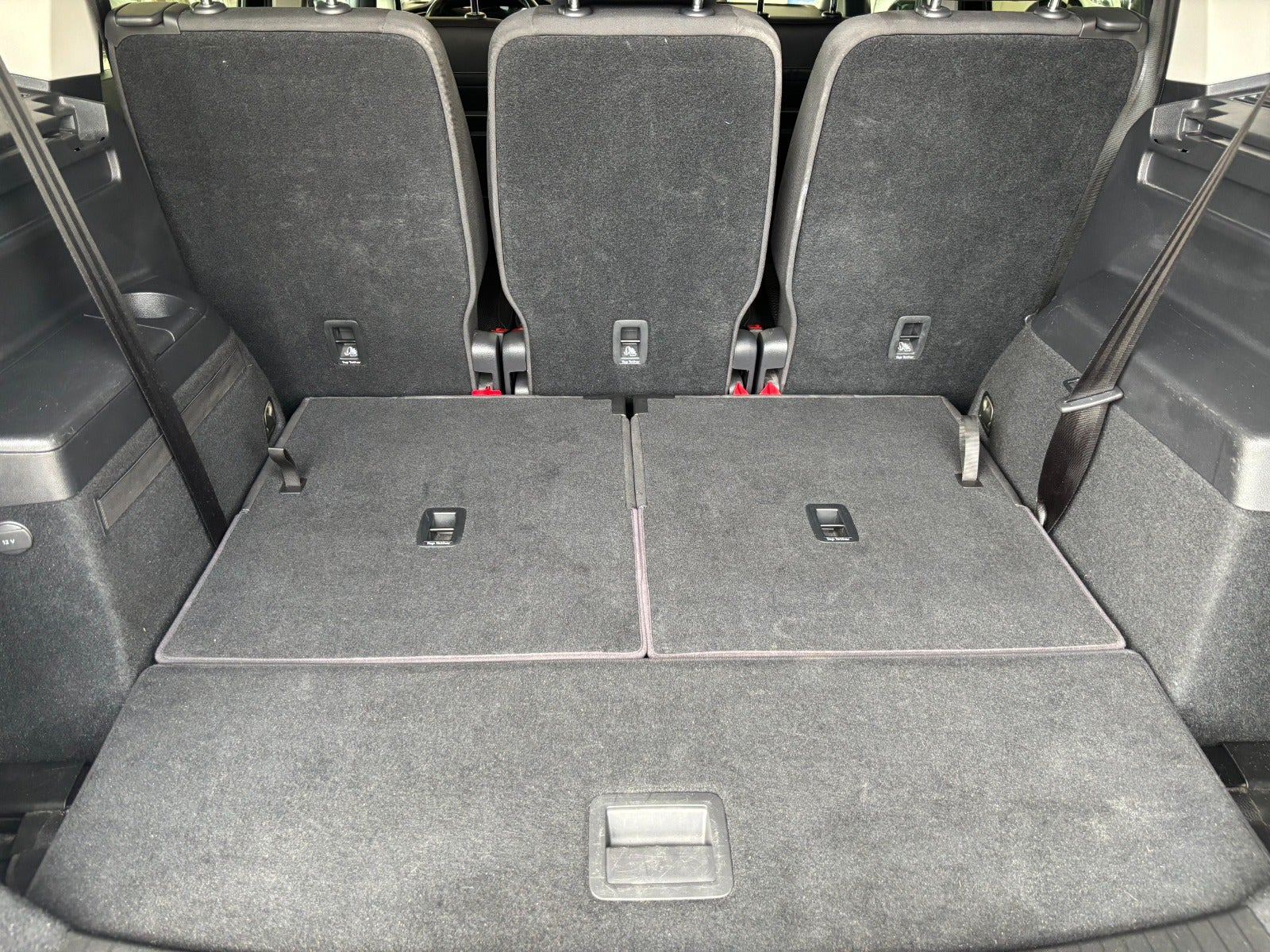 Sort VW Touran fra 2019