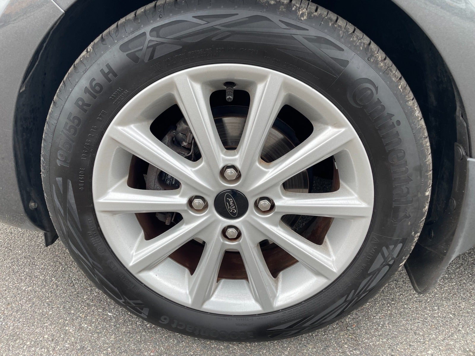 Grå Ford Fiesta fra 2017