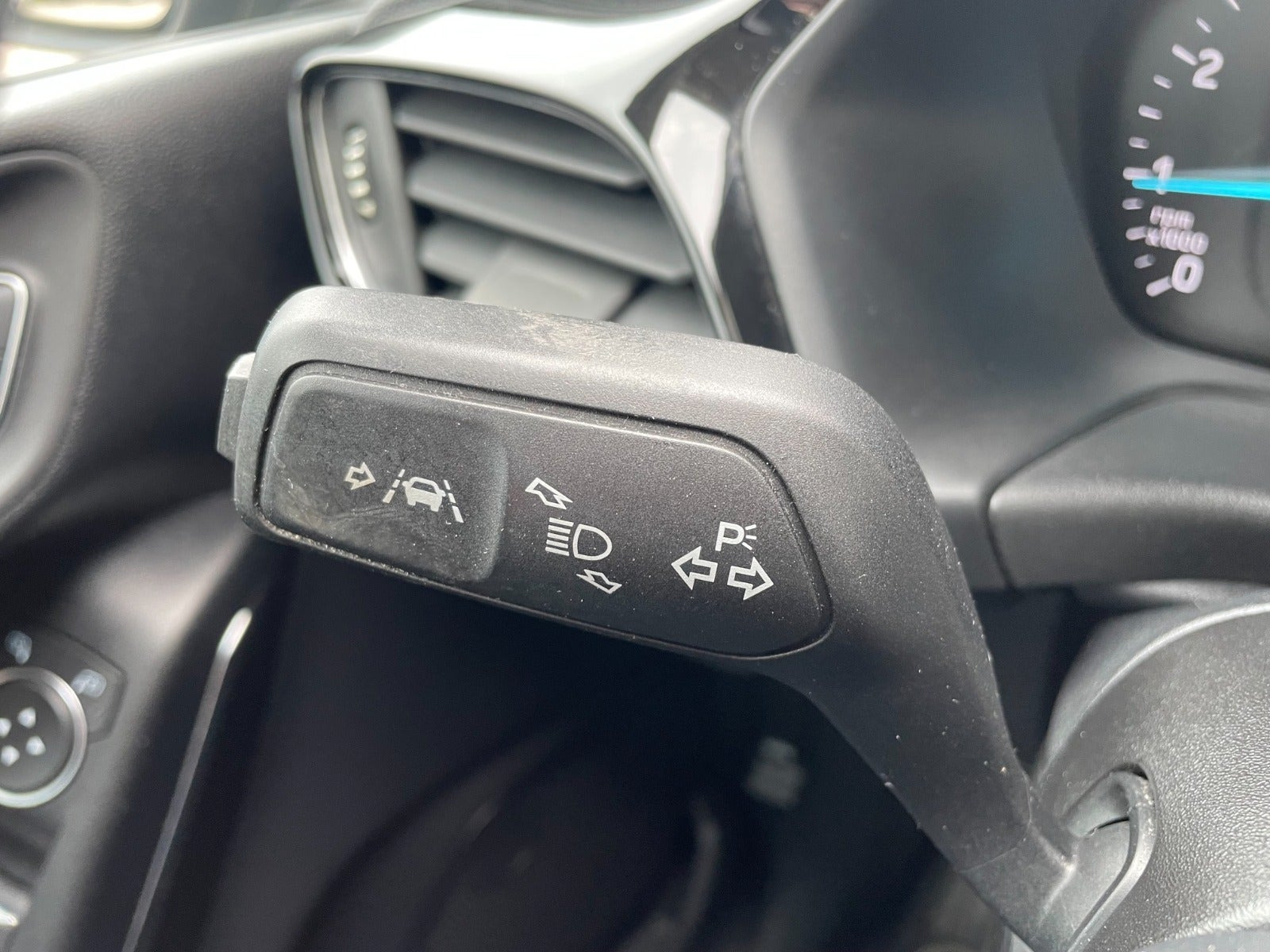Grå Ford Fiesta fra 2017