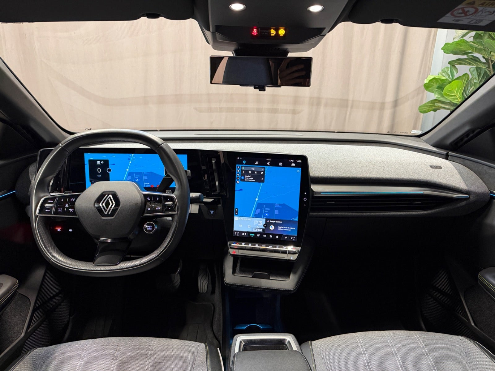 Rød Renault Megane E-Tech fra 2023