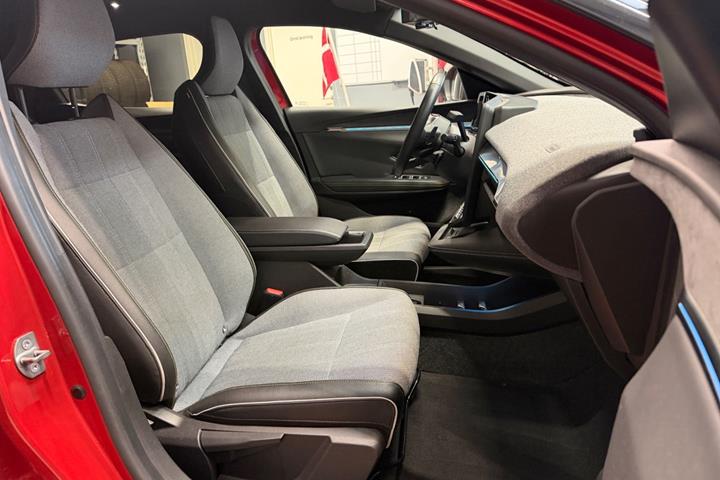 Rød Renault Megane E-Tech fra 2023