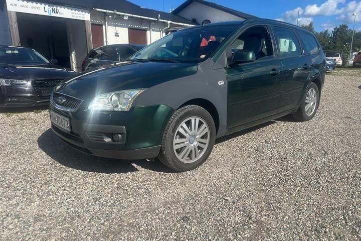 Grøn Ford Focus fra 2006 set udefra