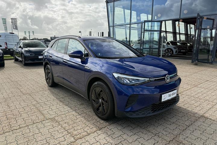 Blå VW ID.4 fra 2023 set udefra
