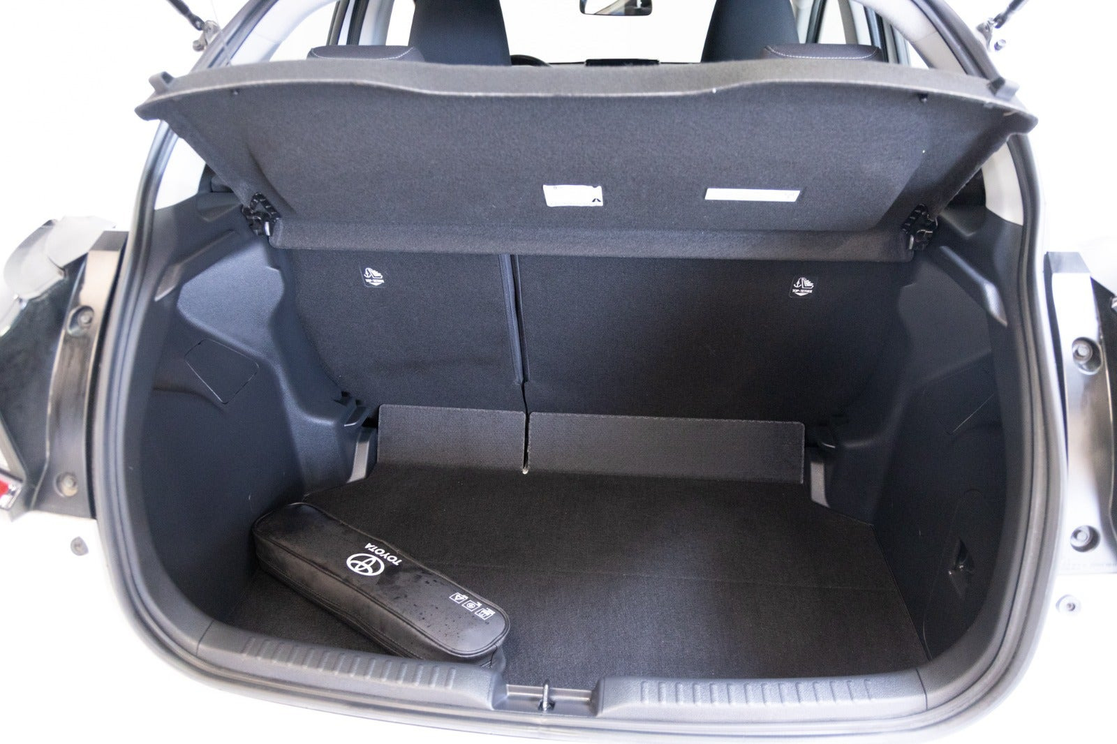 Hvid Toyota Yaris fra 2022