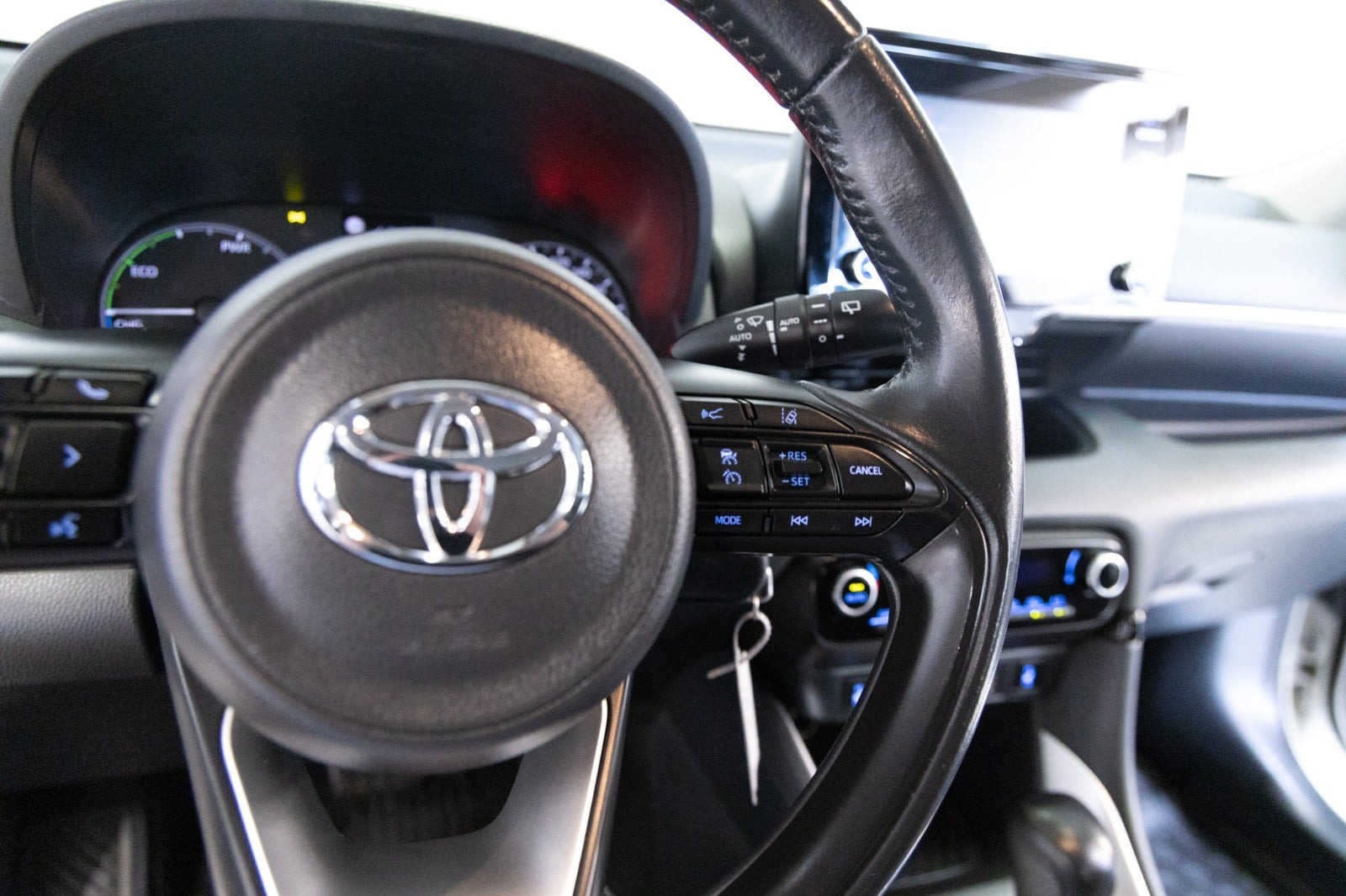 Hvid Toyota Yaris fra 2022