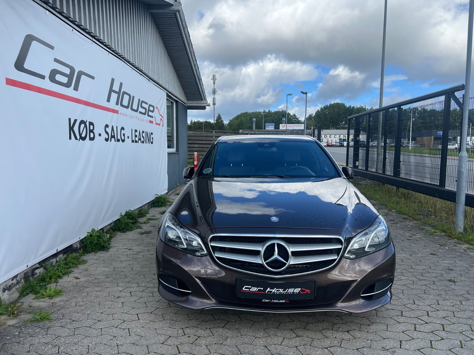 Brun Mercedes E220 fra 2014