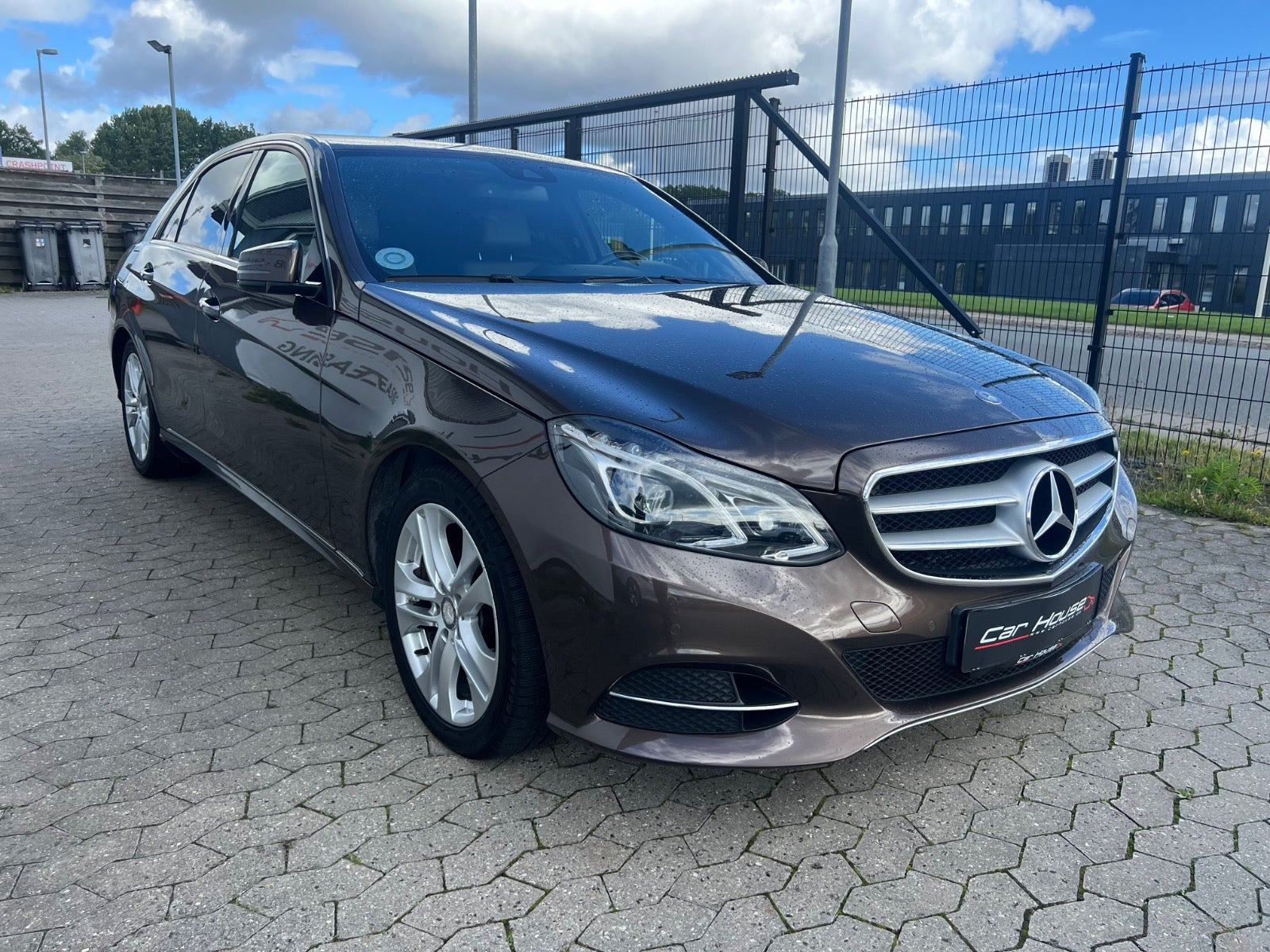 Brun Mercedes E220 fra 2014