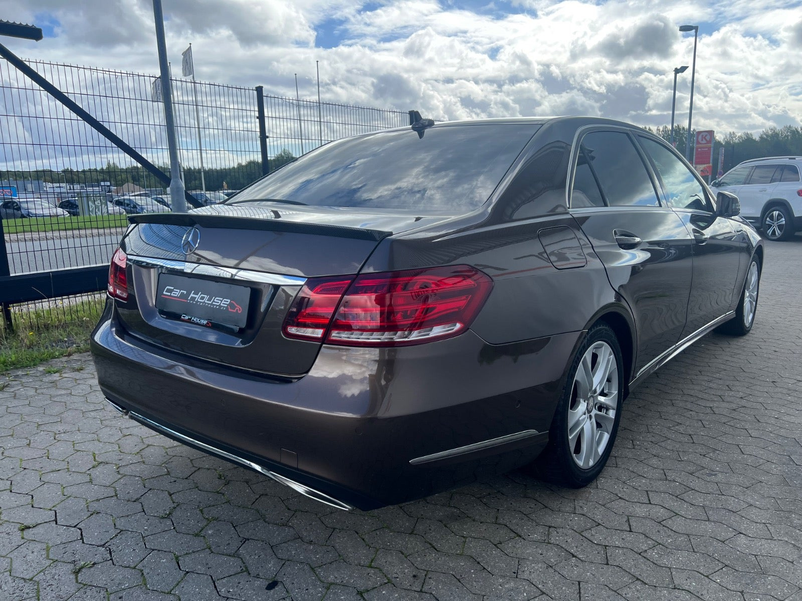 Brun Mercedes E220 fra 2014