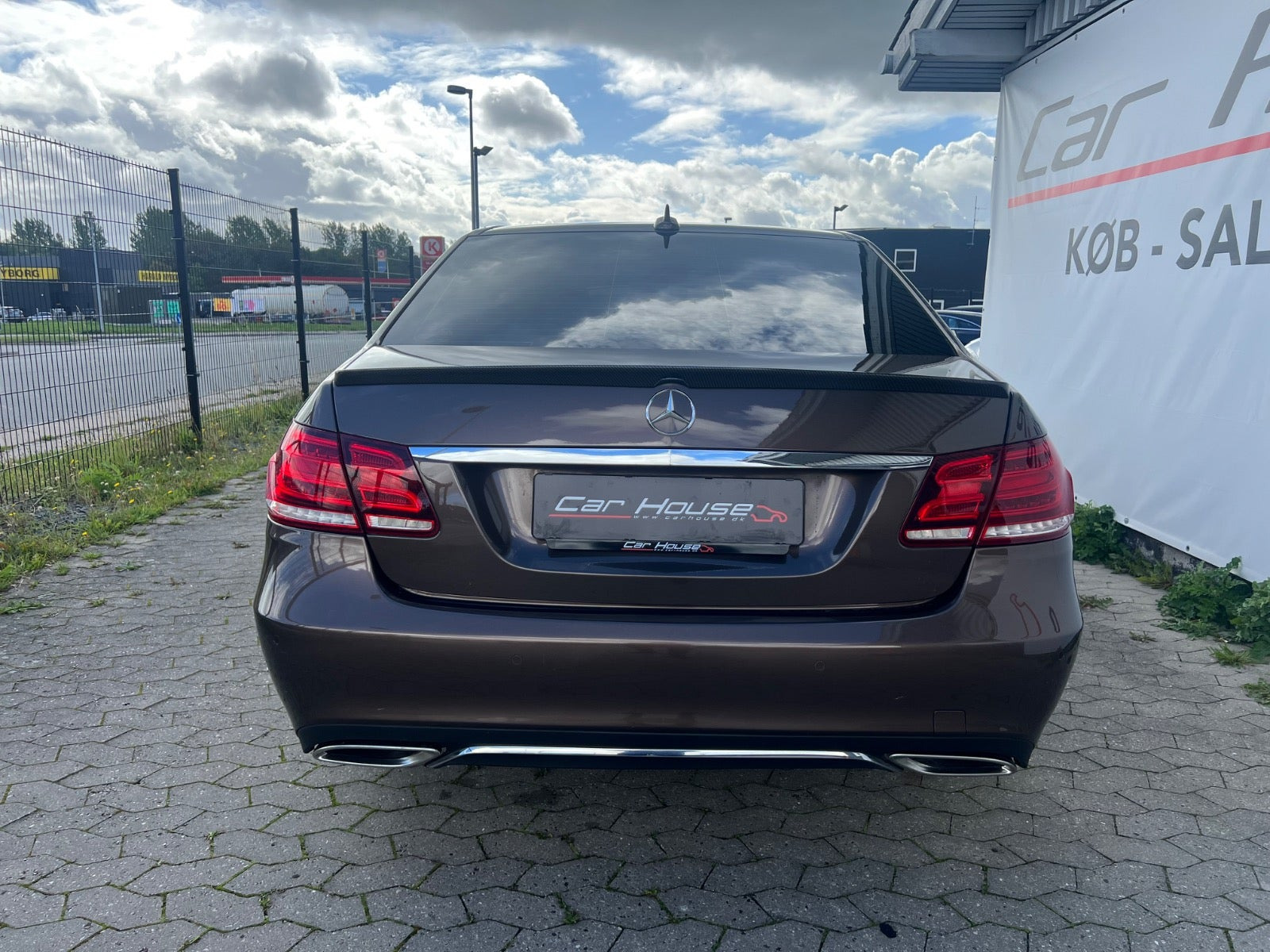 Brun Mercedes E220 fra 2014