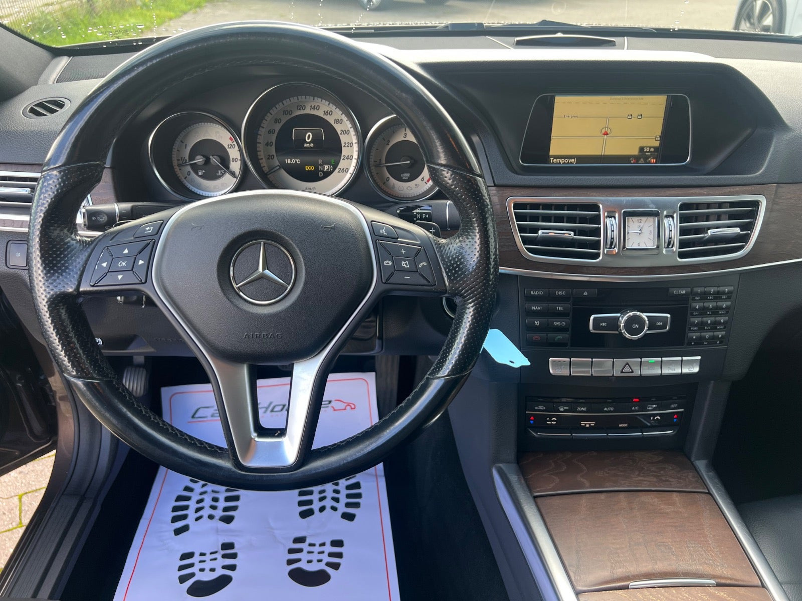 Brun Mercedes E220 fra 2014