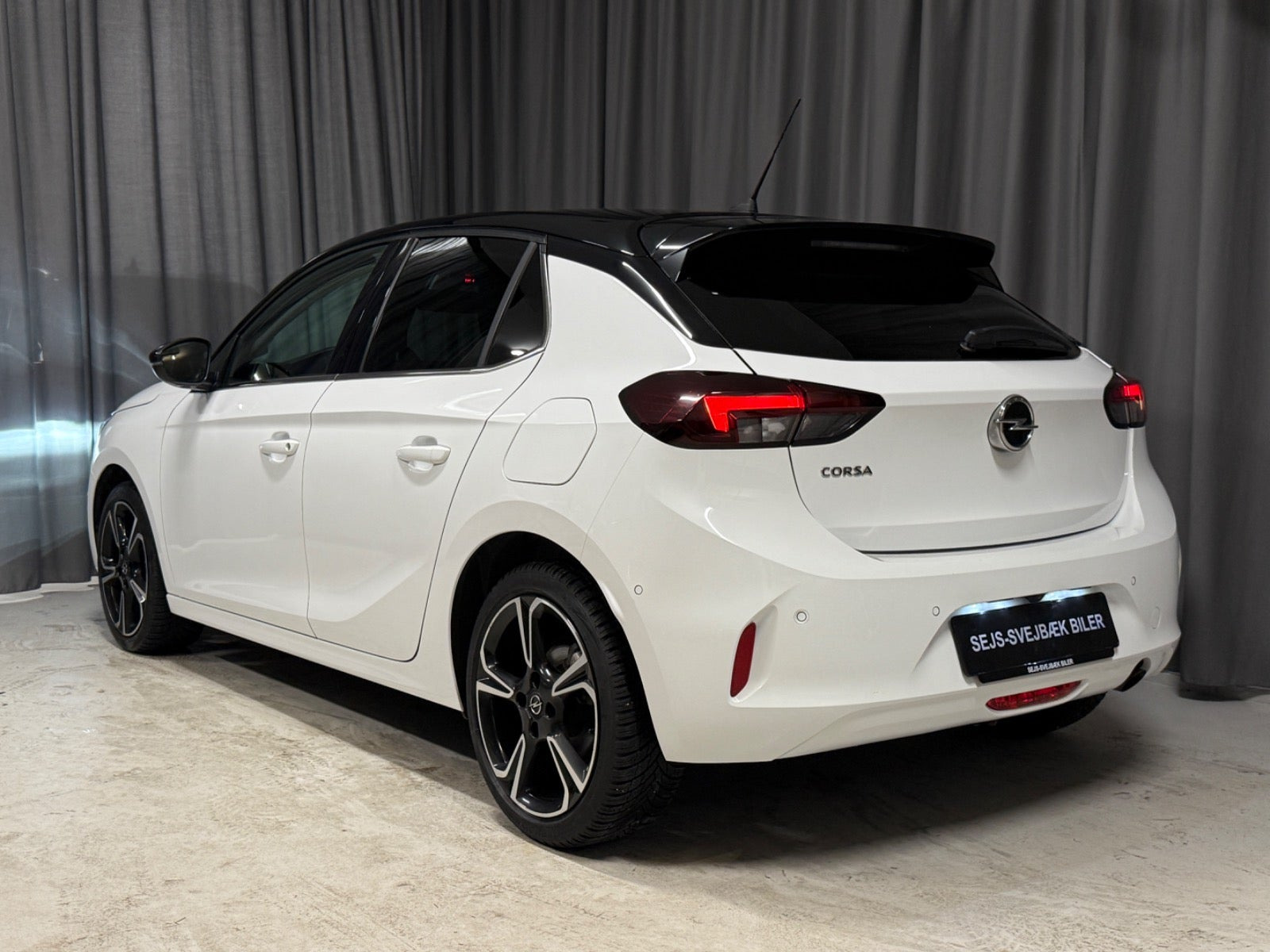 Hvid Opel Corsa fra 2020