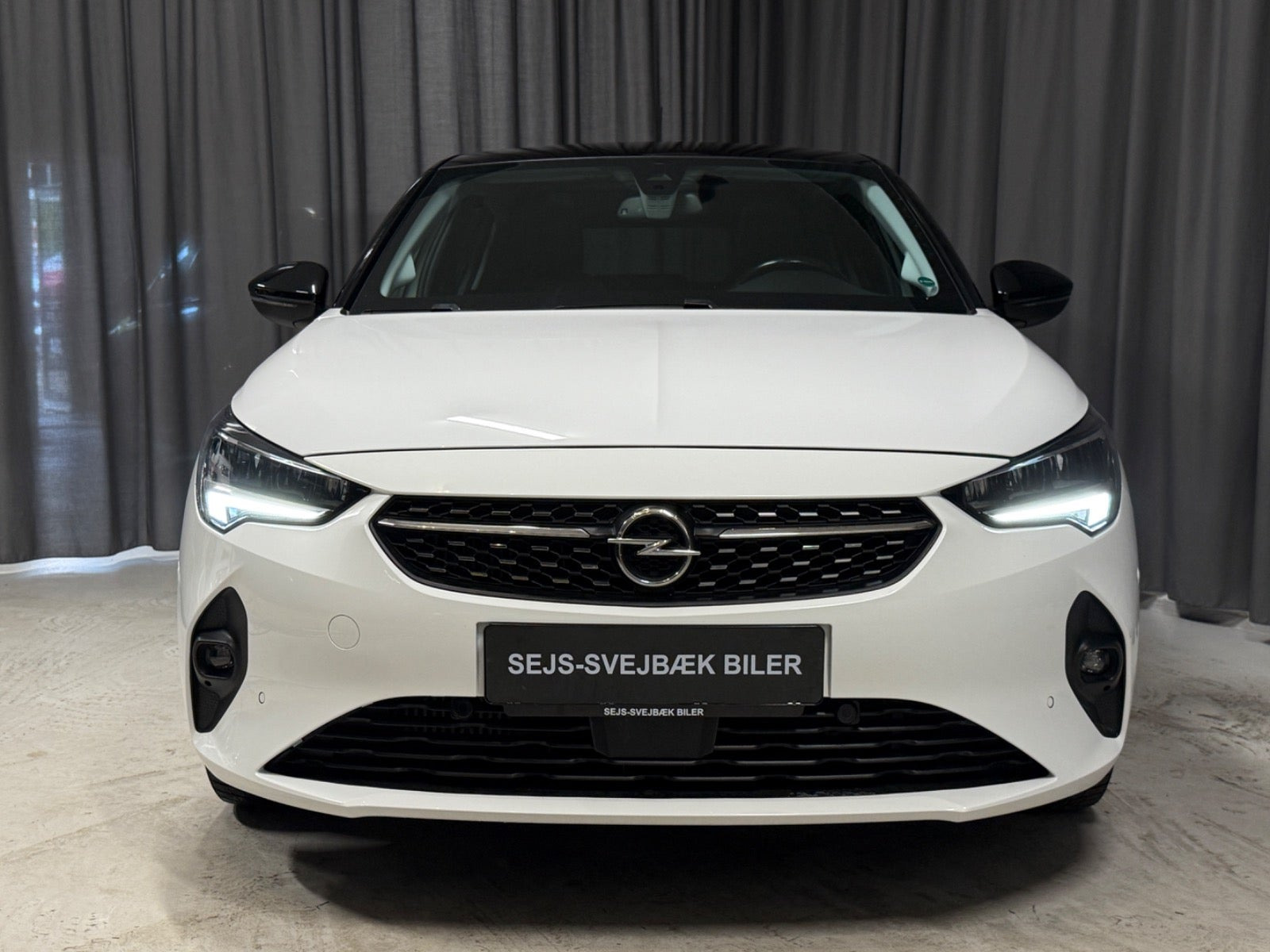Hvid Opel Corsa fra 2020