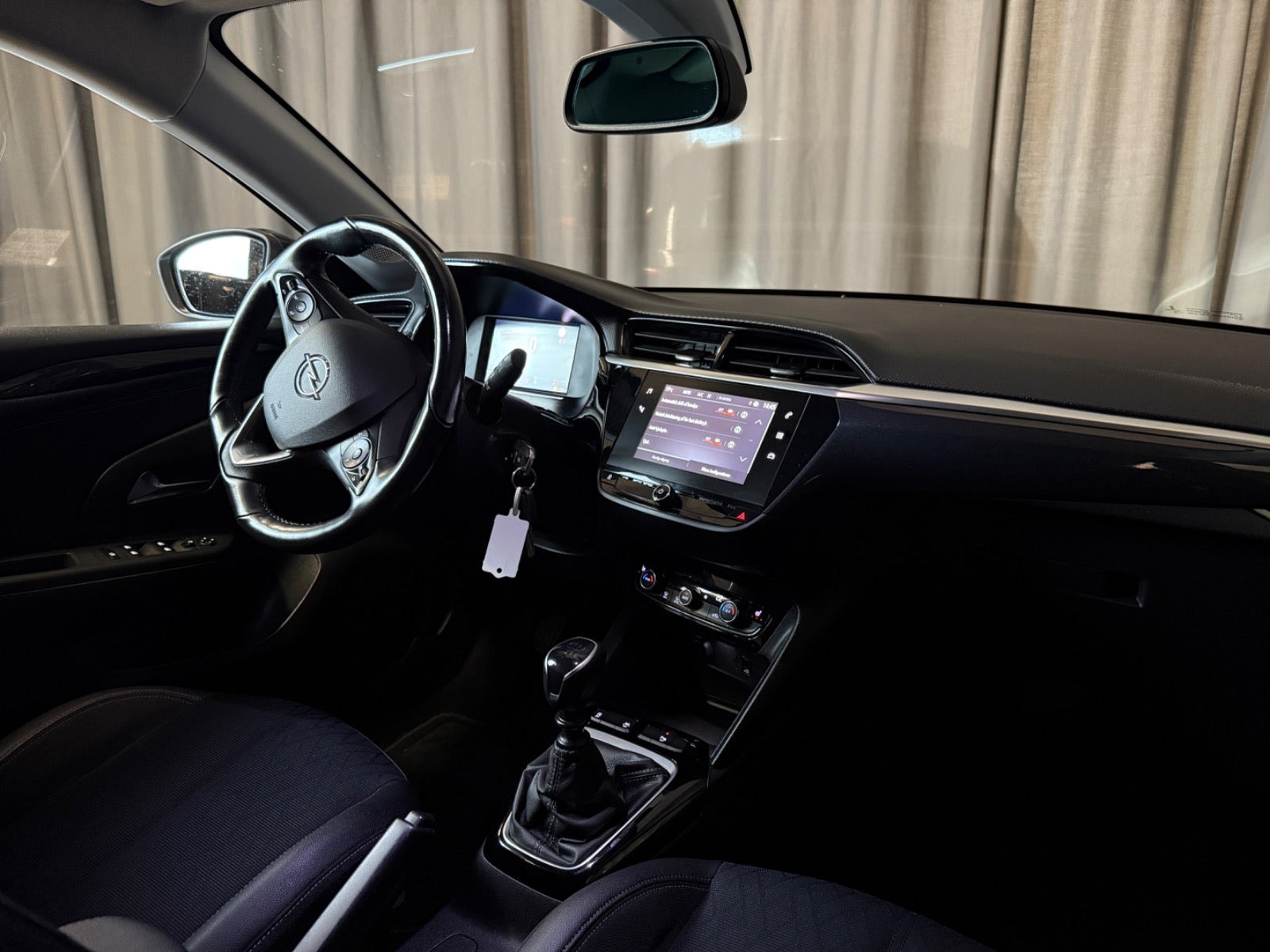 Hvid Opel Corsa fra 2020