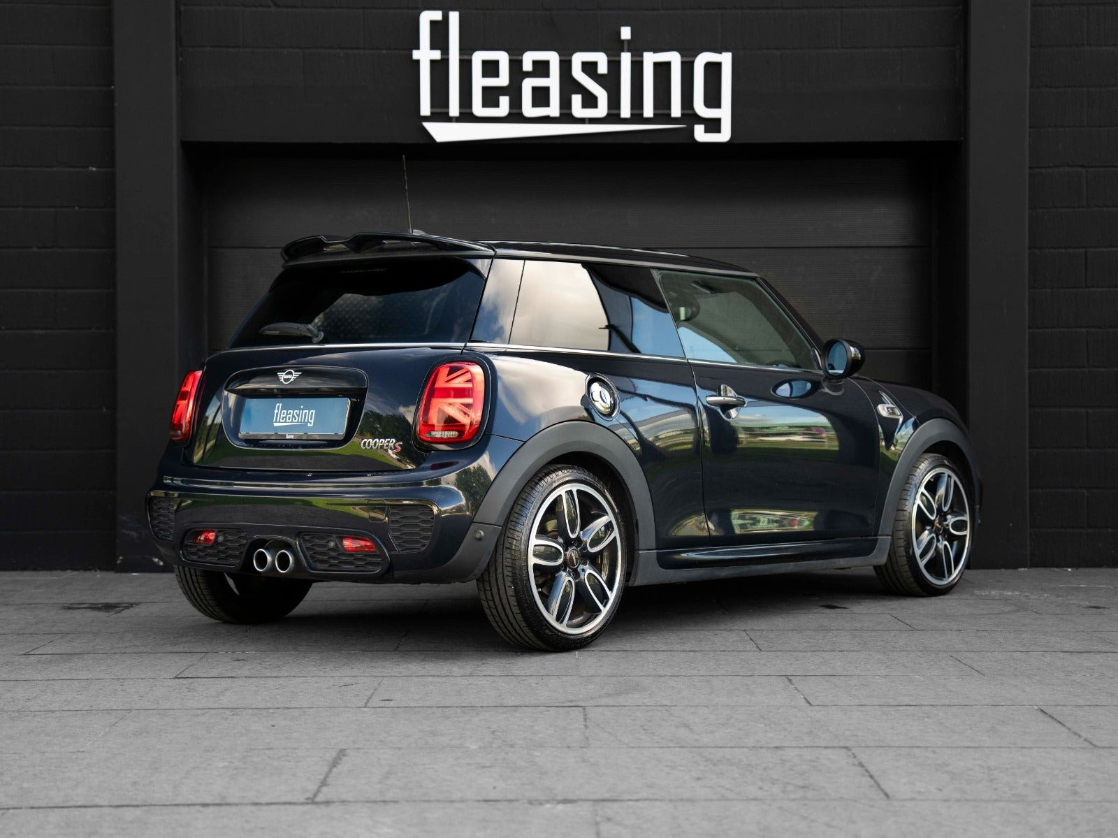 Blå Mini Cooper S fra 2019
