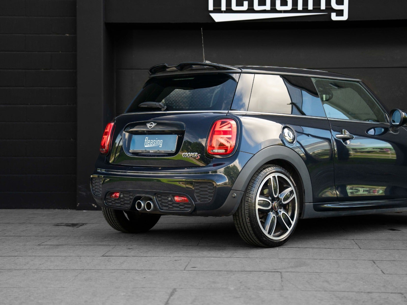 Blå Mini Cooper S fra 2019