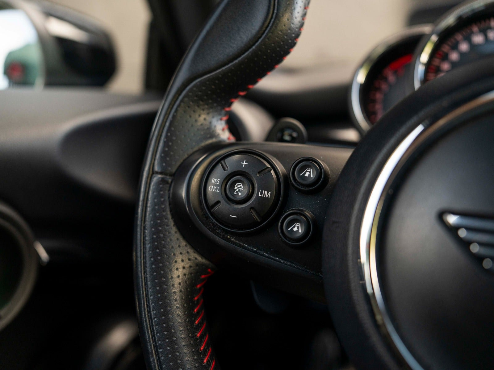 Blå Mini Cooper S fra 2019