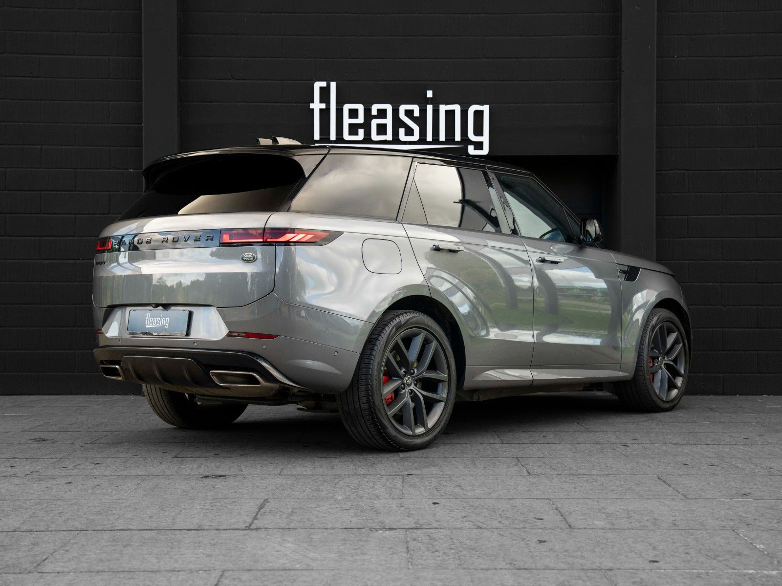 Sølv Land Rover Range Rover sport fra 2023