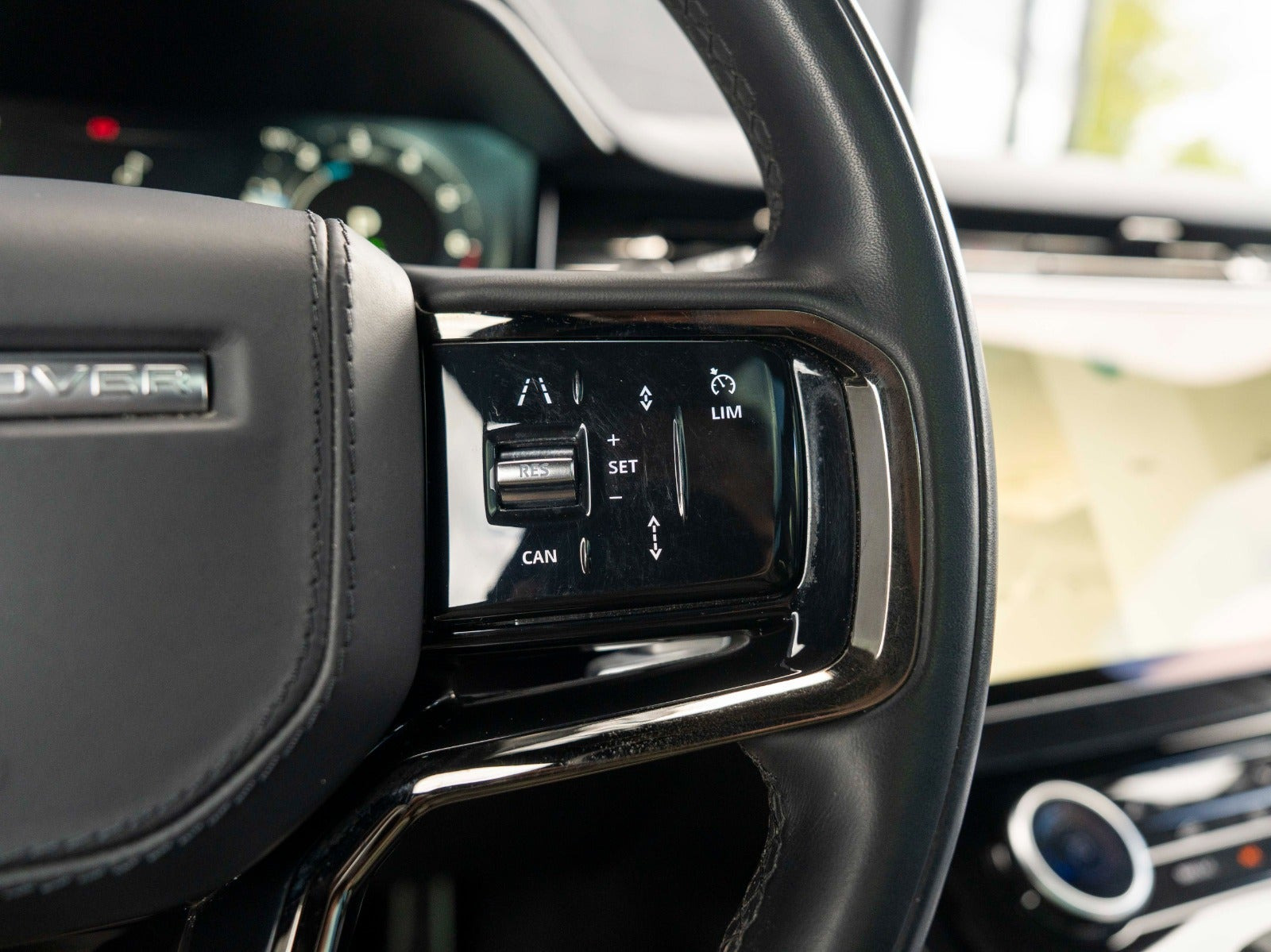 Sølv Land Rover Range Rover sport fra 2023