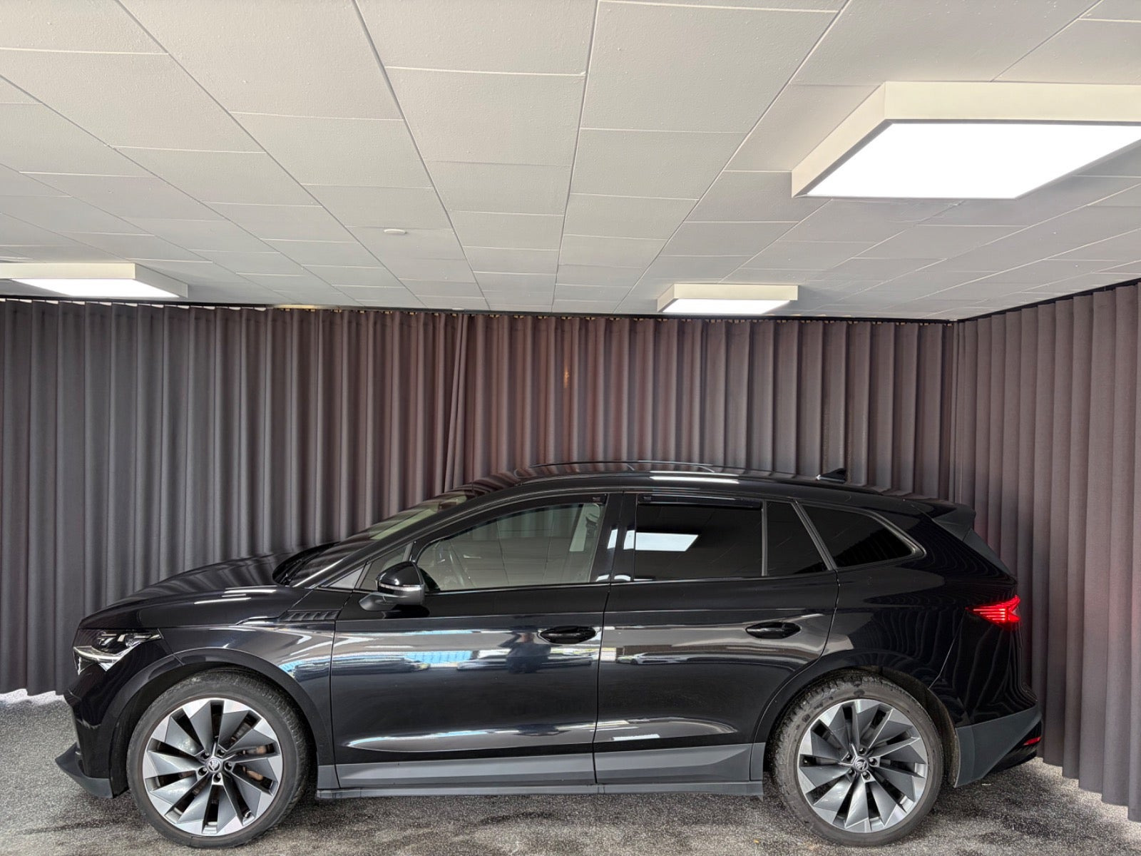 Sort Skoda Enyaq fra 2021