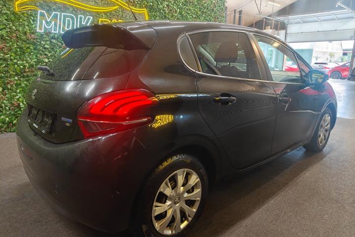undefined Peugeot 208 fra 2015