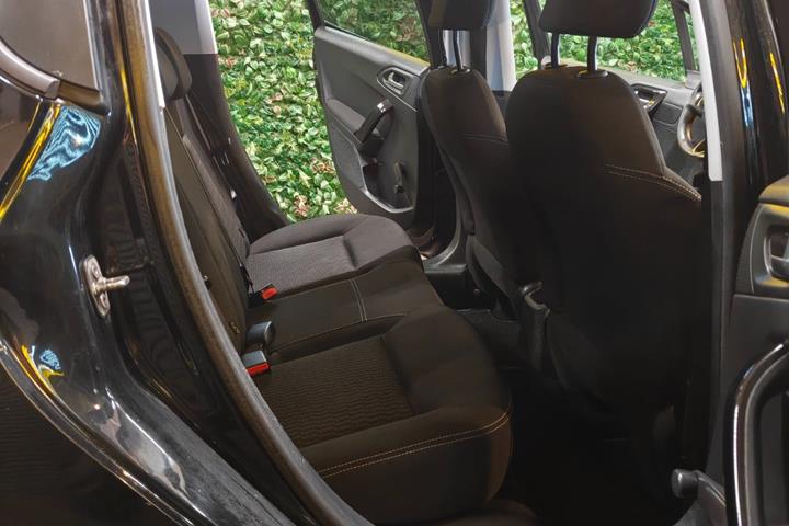 undefined Peugeot 208 fra 2015