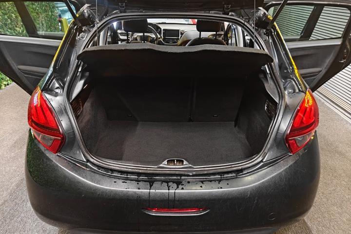 undefined Peugeot 208 fra 2015
