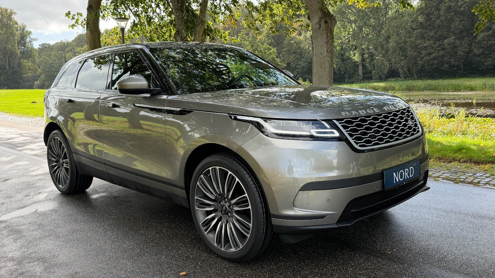 Grøn Land Rover Range Rover Velar fra 2022