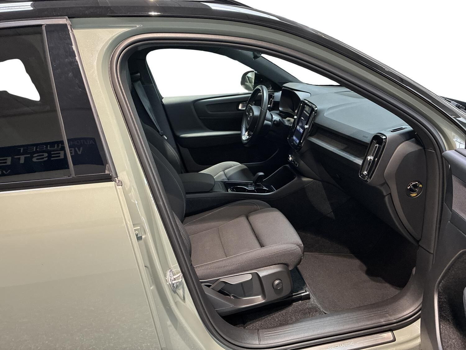 Grøn Volvo XC40 fra 2024