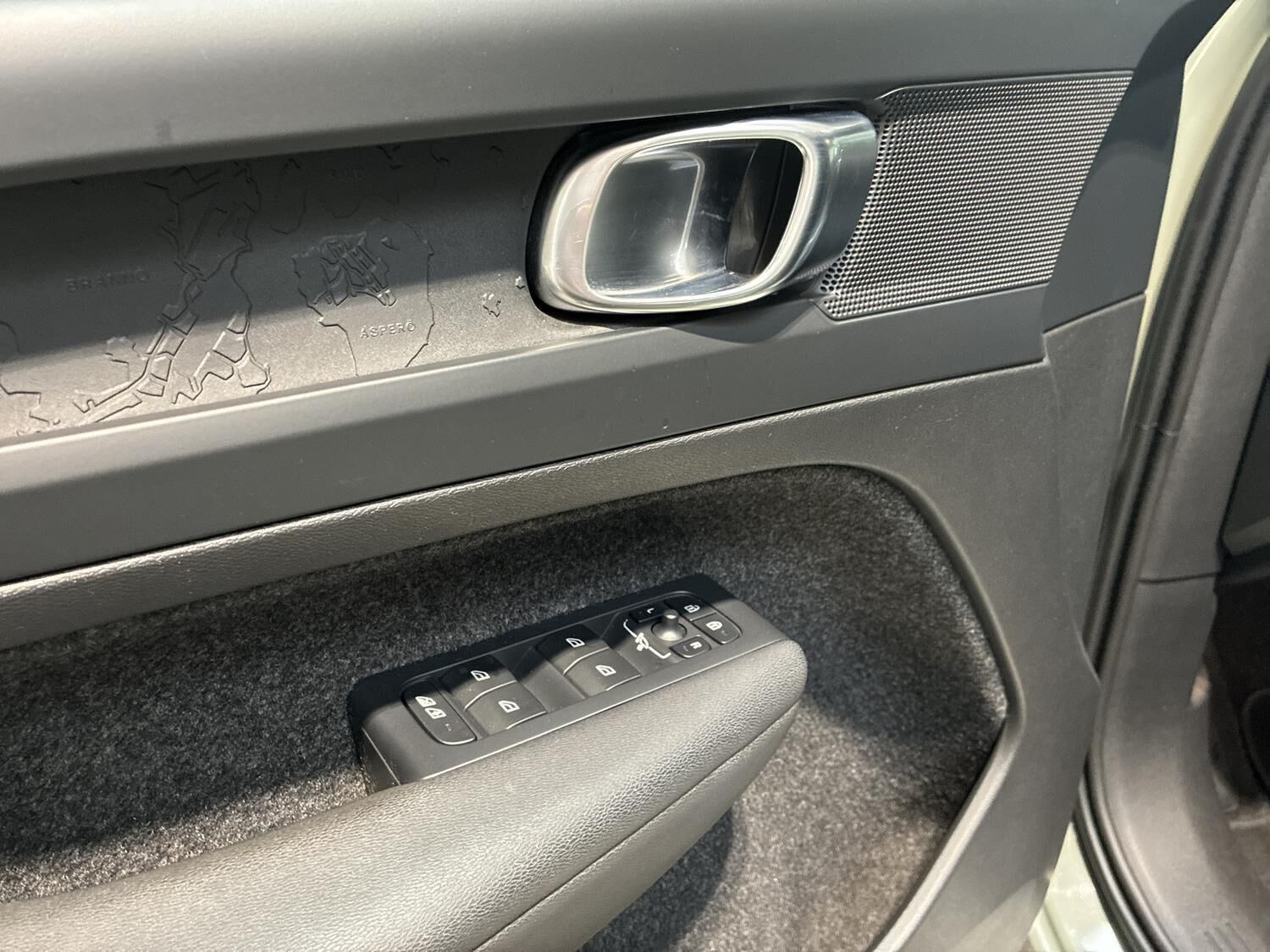 Grøn Volvo XC40 fra 2024