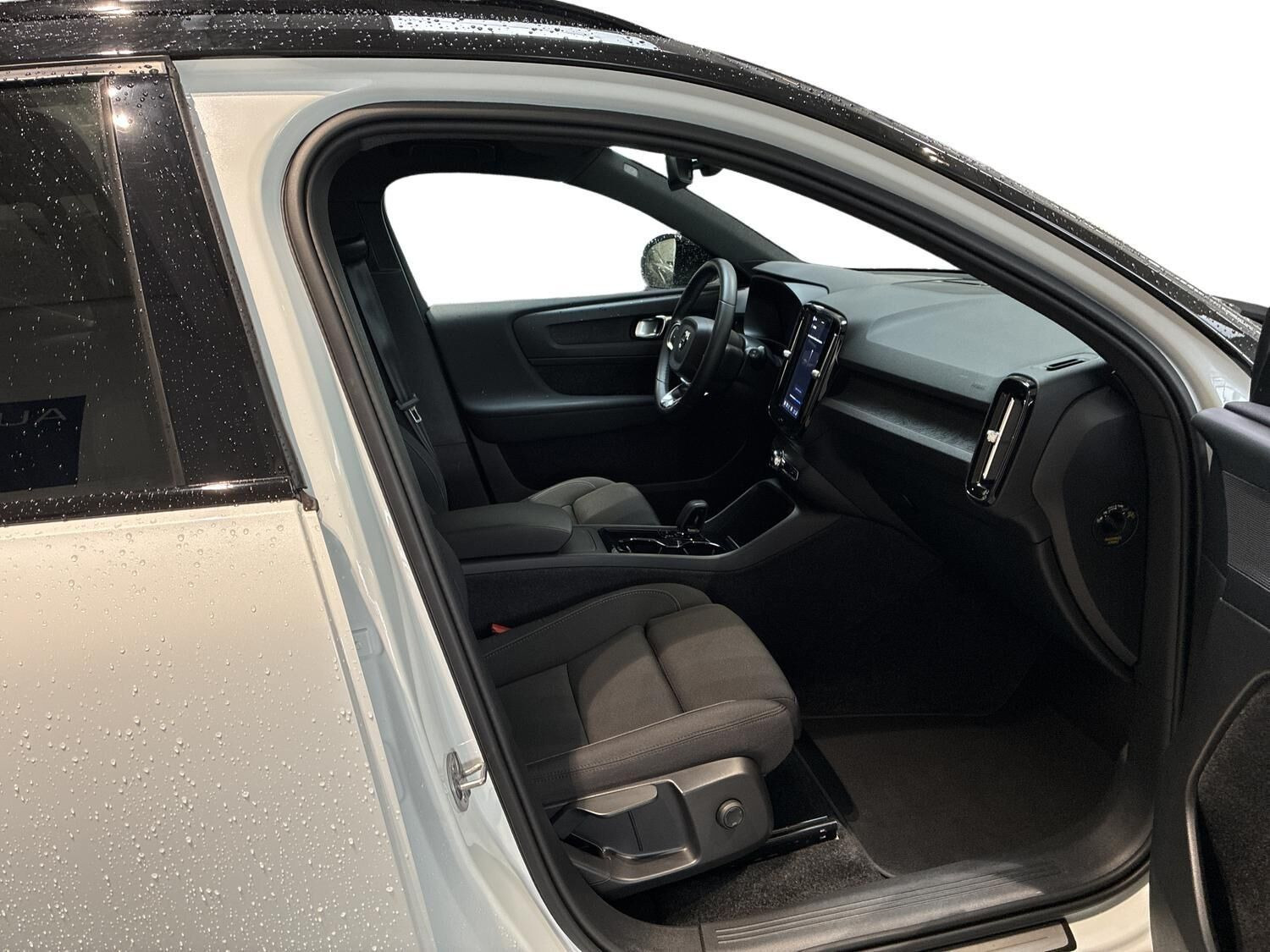 Hvid Volvo XC40 fra 2024