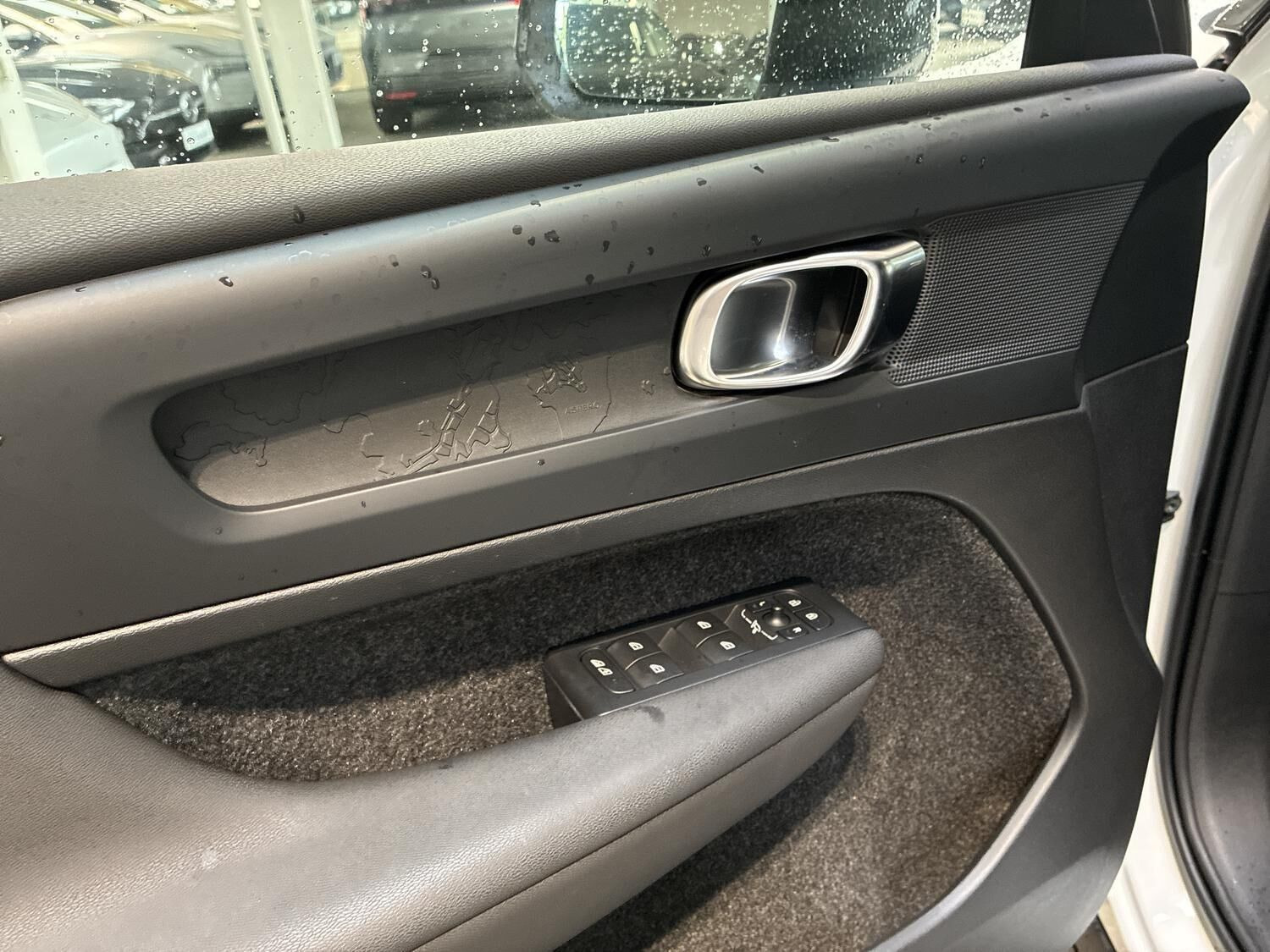 Hvid Volvo XC40 fra 2024