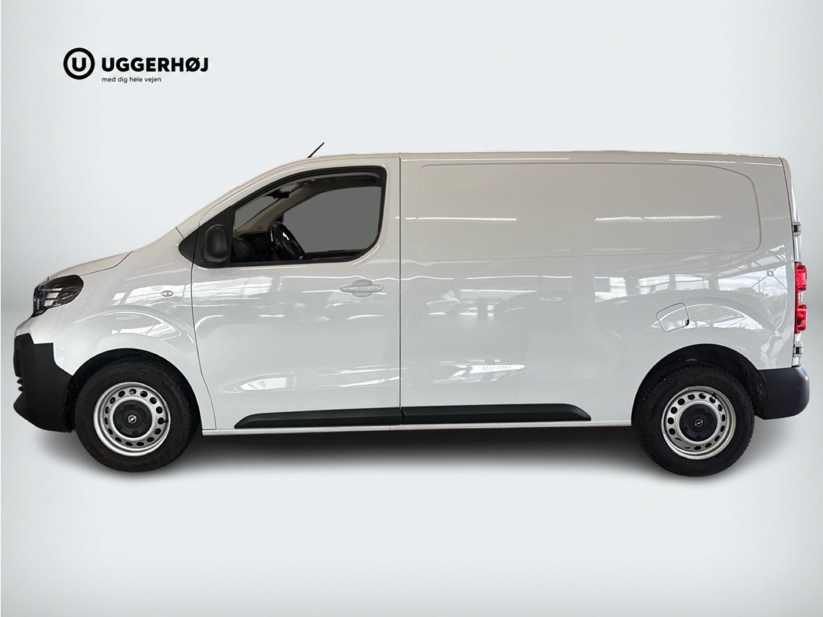 Hvid Opel Vivaro fra 2025