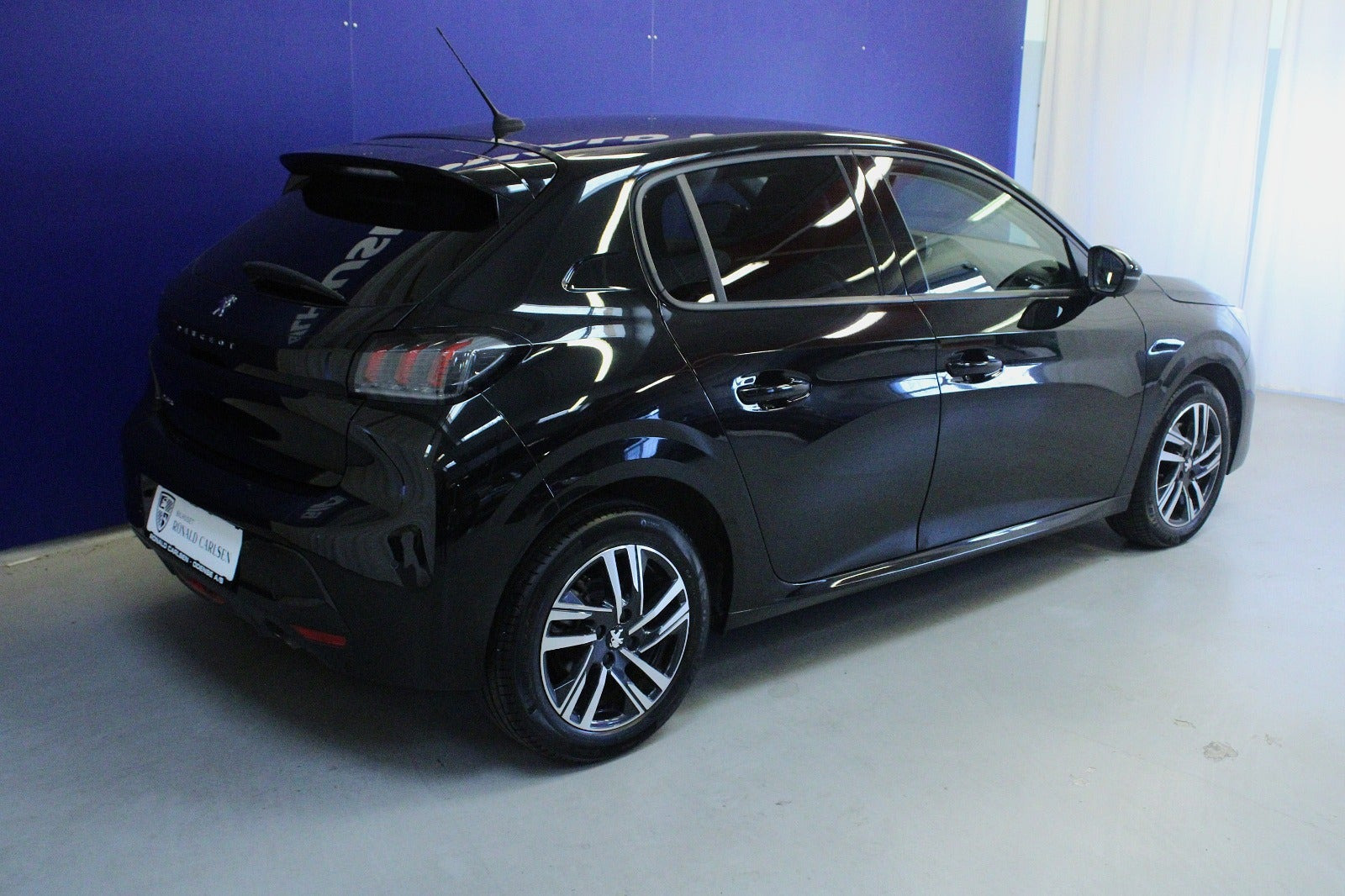 Sort Peugeot 208 fra 2023