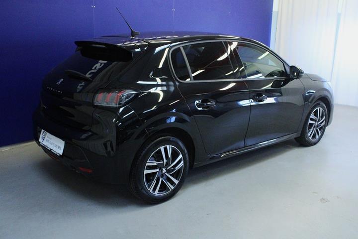 Sort Peugeot 208 fra 2023