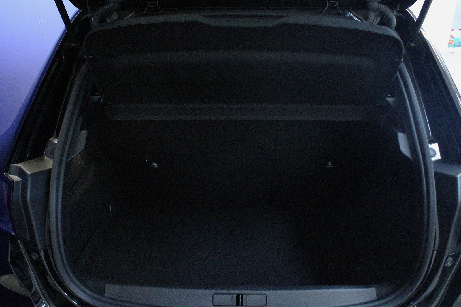 Sort Peugeot 208 fra 2023