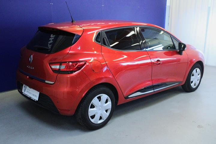 Rød Renault Clio IV fra 2019