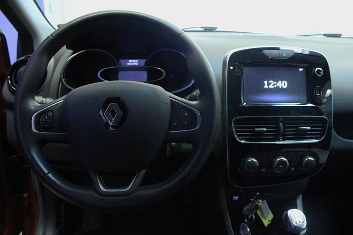 Rød Renault Clio IV fra 2019