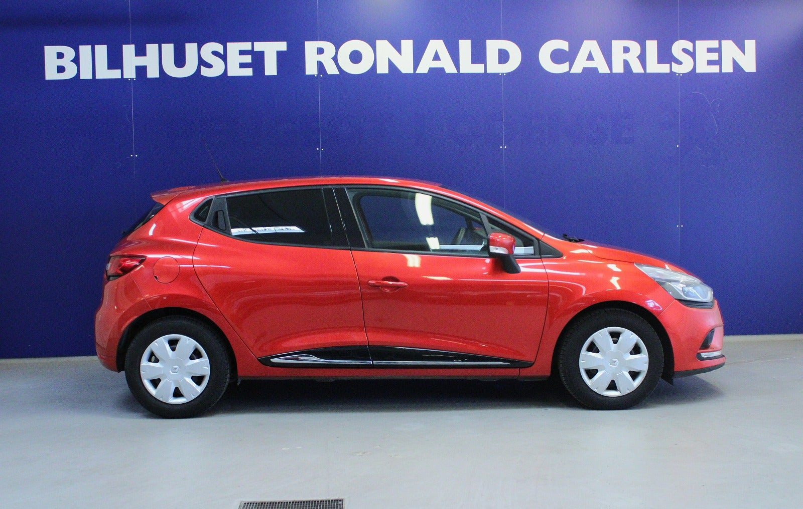 Rød Renault Clio IV fra 2019