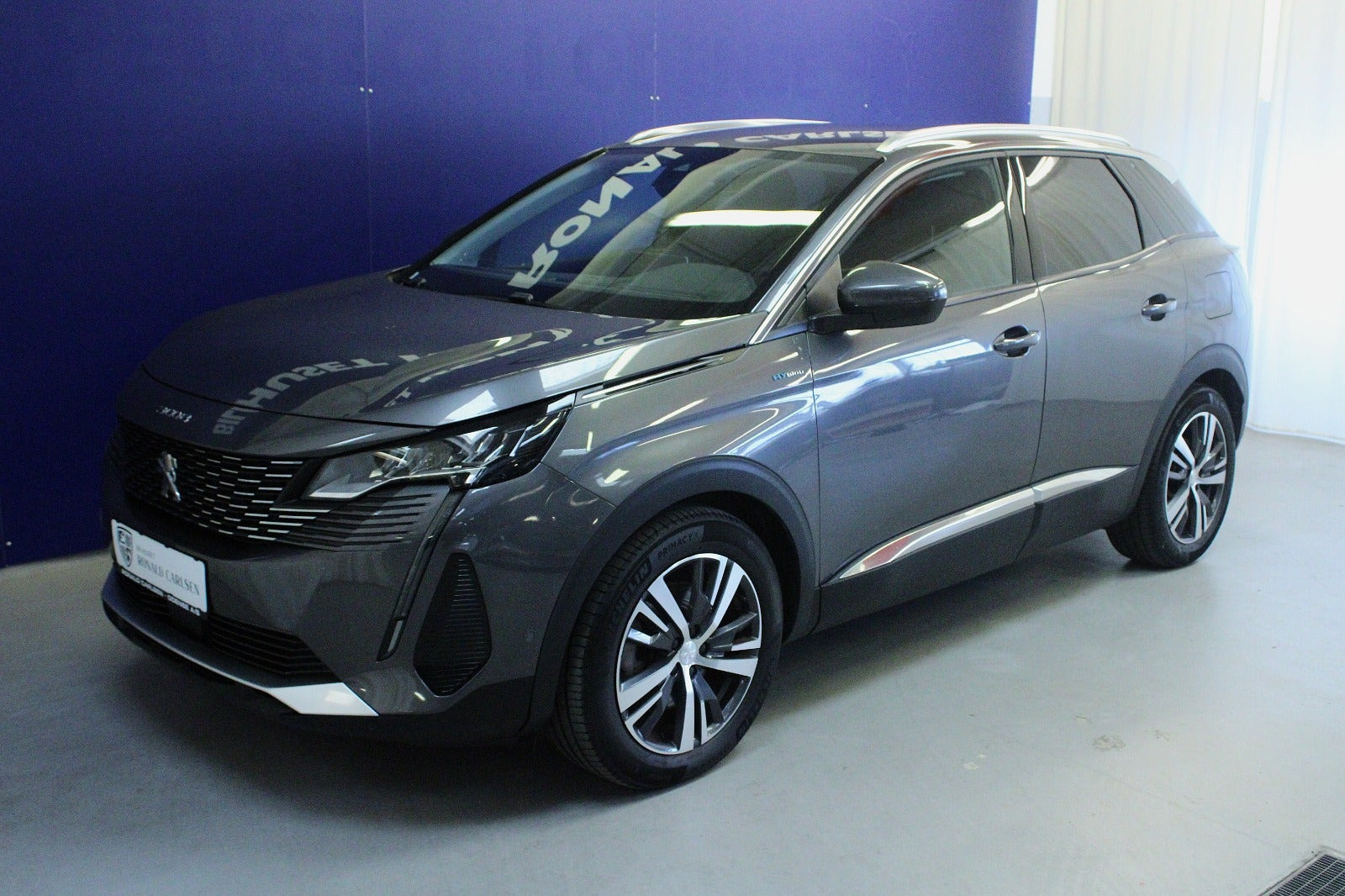 Grå Peugeot 3008 fra 2021