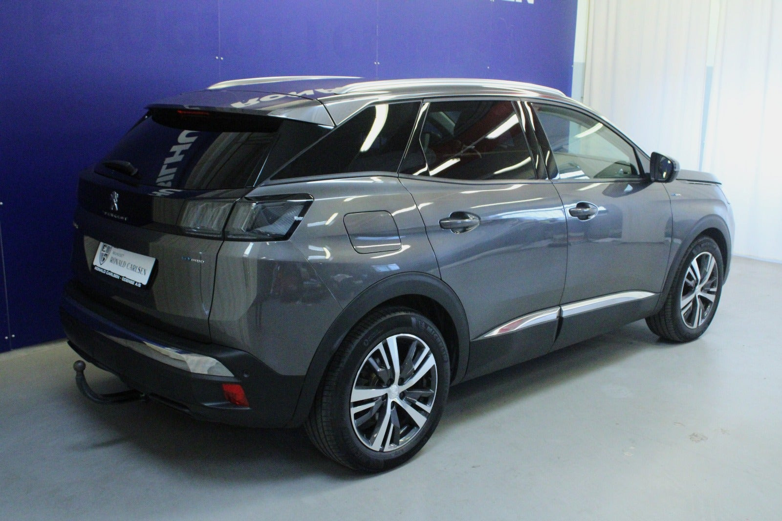 Grå Peugeot 3008 fra 2021