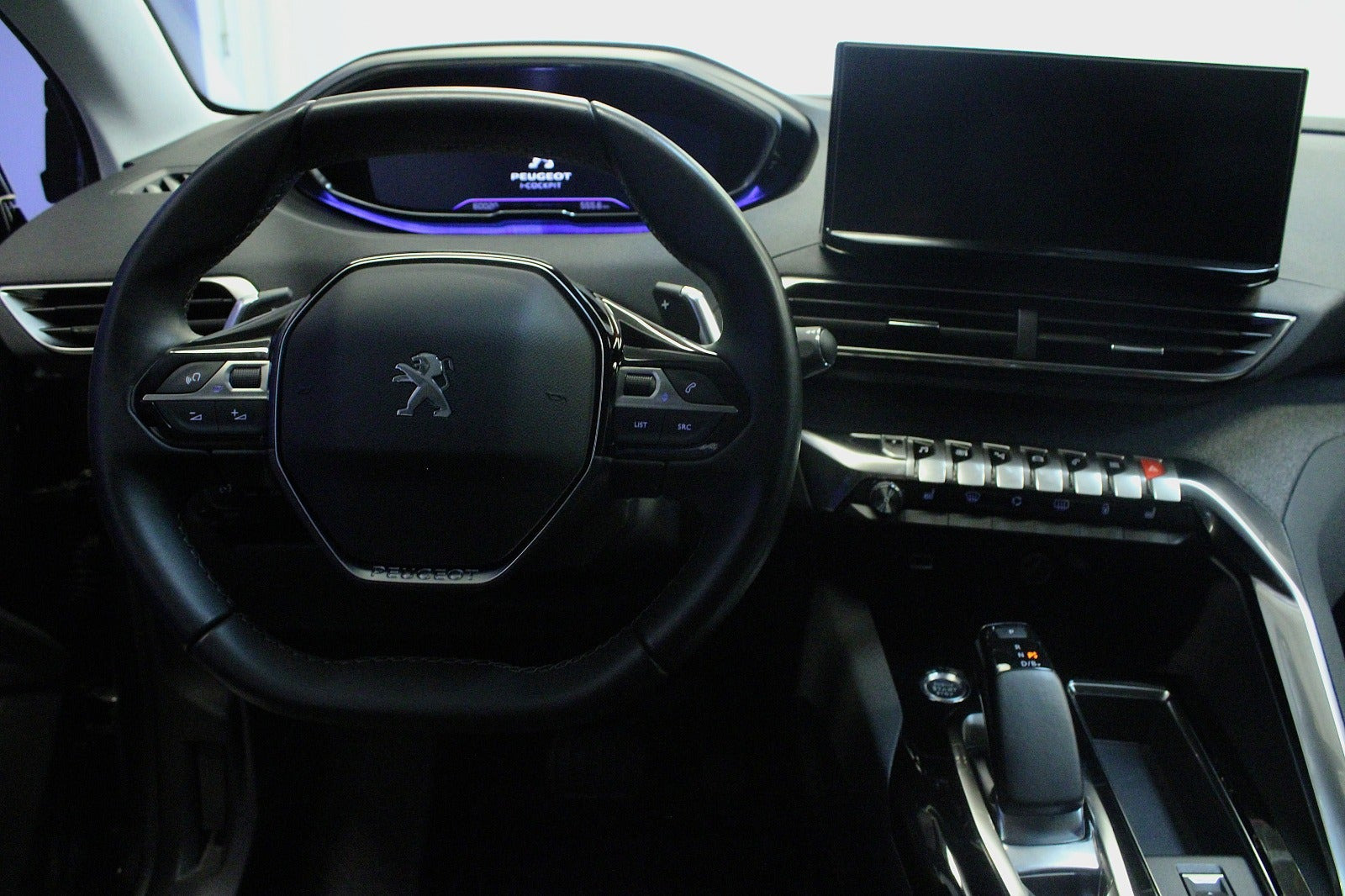 Grå Peugeot 3008 fra 2021