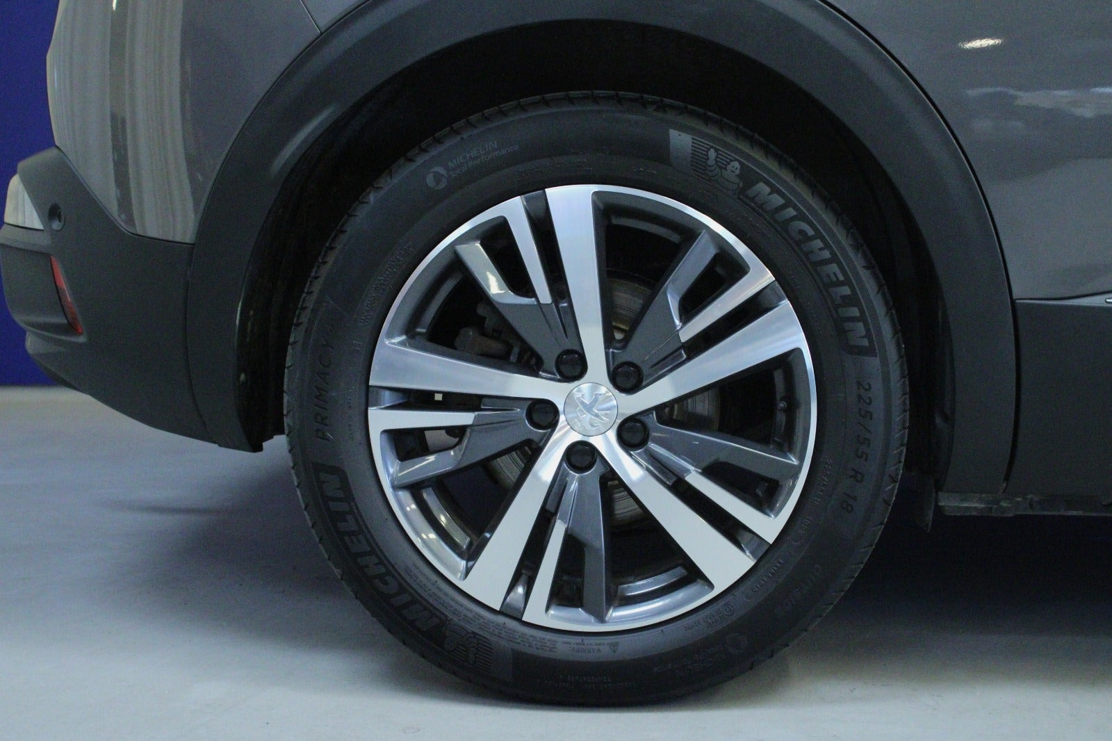 Grå Peugeot 3008 fra 2021