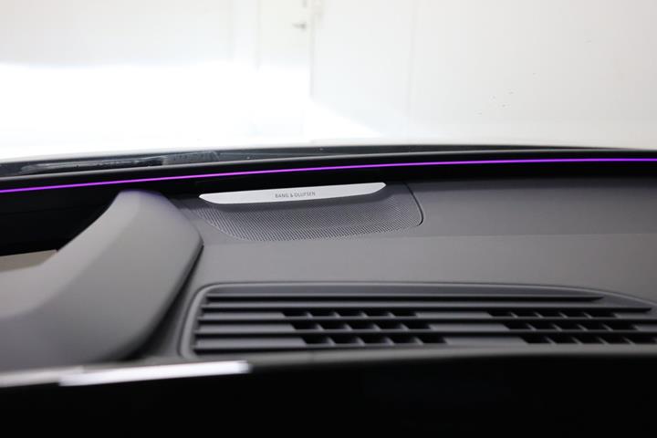 Hvid Audi S6 e-tron fra 2025