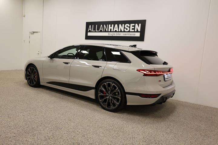 Hvid Audi S6 e-tron fra 2025