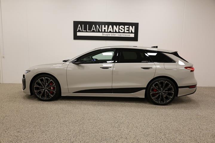 Hvid Audi S6 e-tron fra 2025
