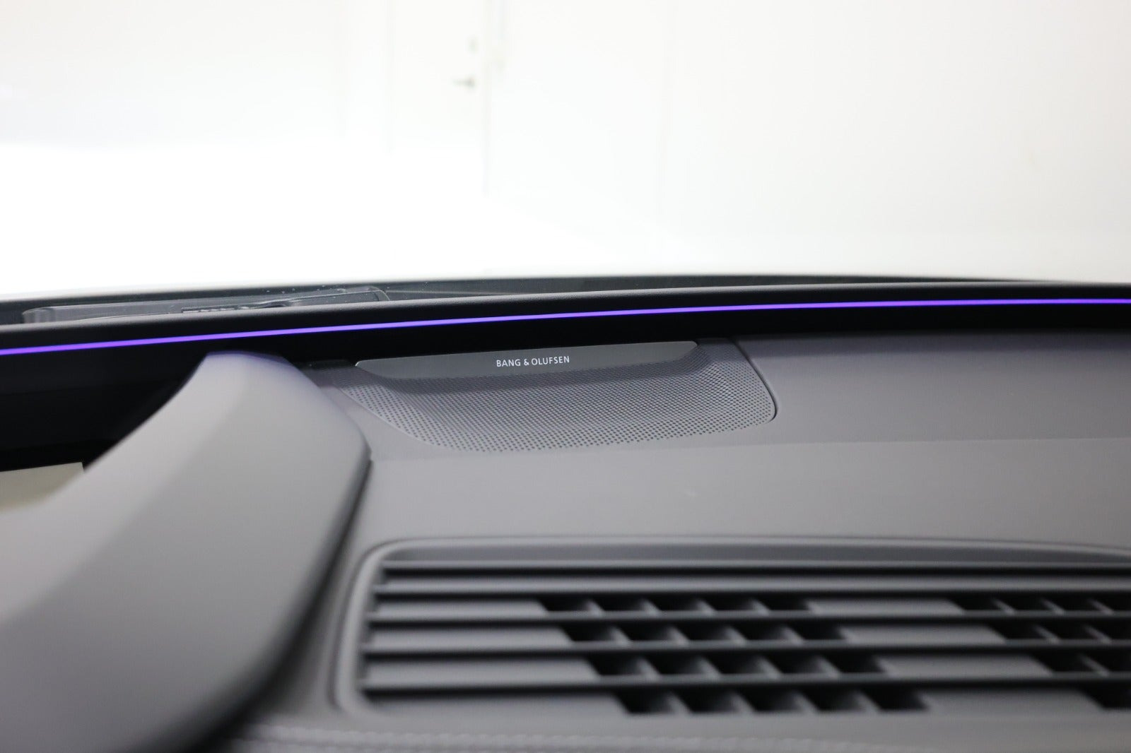 Hvid Audi S6 e-tron fra 2025