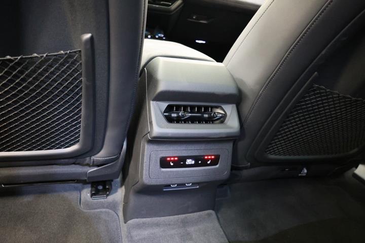Hvid Audi S6 e-tron fra 2025