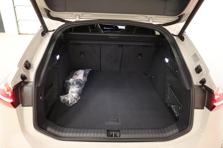 Hvid Audi S6 e-tron fra 2025